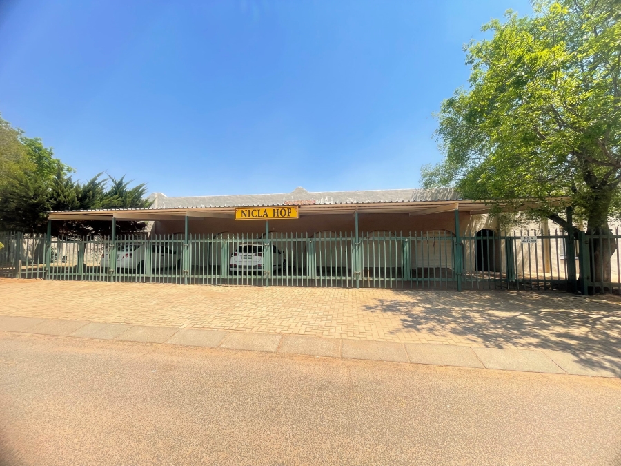 To Let 2 Bedroom Property for Rent in La Hoff North West